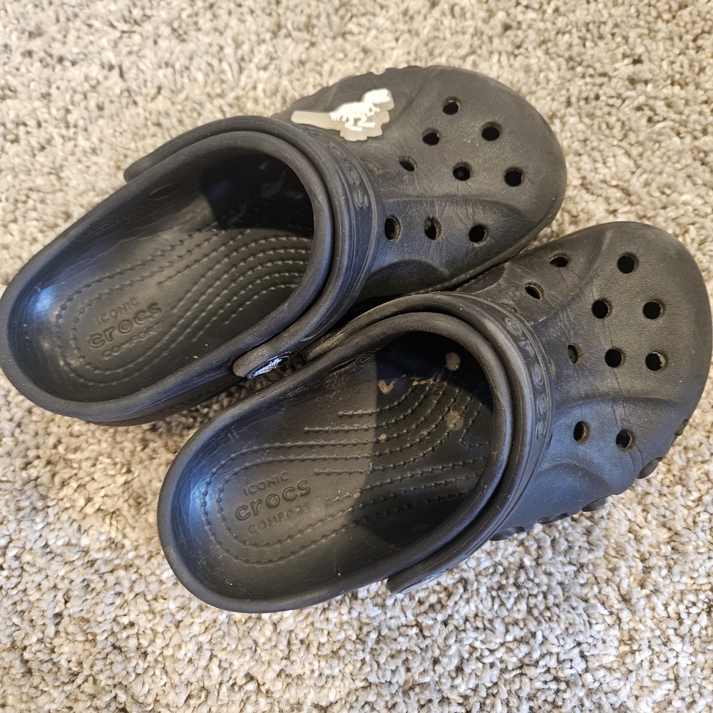 CROCS Black Sandals with Ventilation and Heel Strap